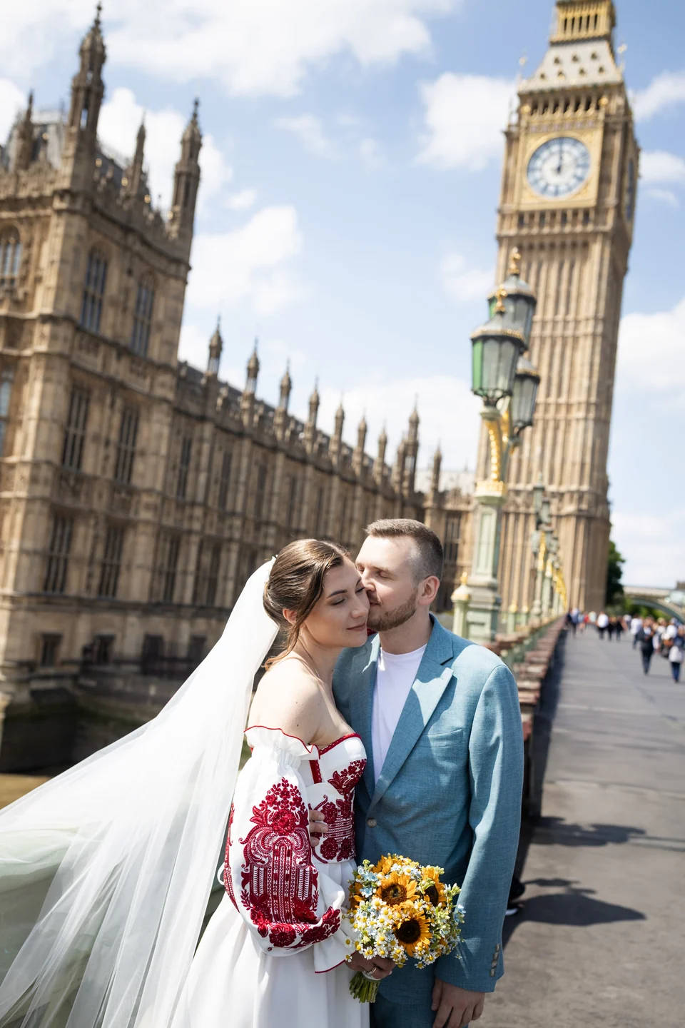 Newlyweds beside the Houses of Parliament