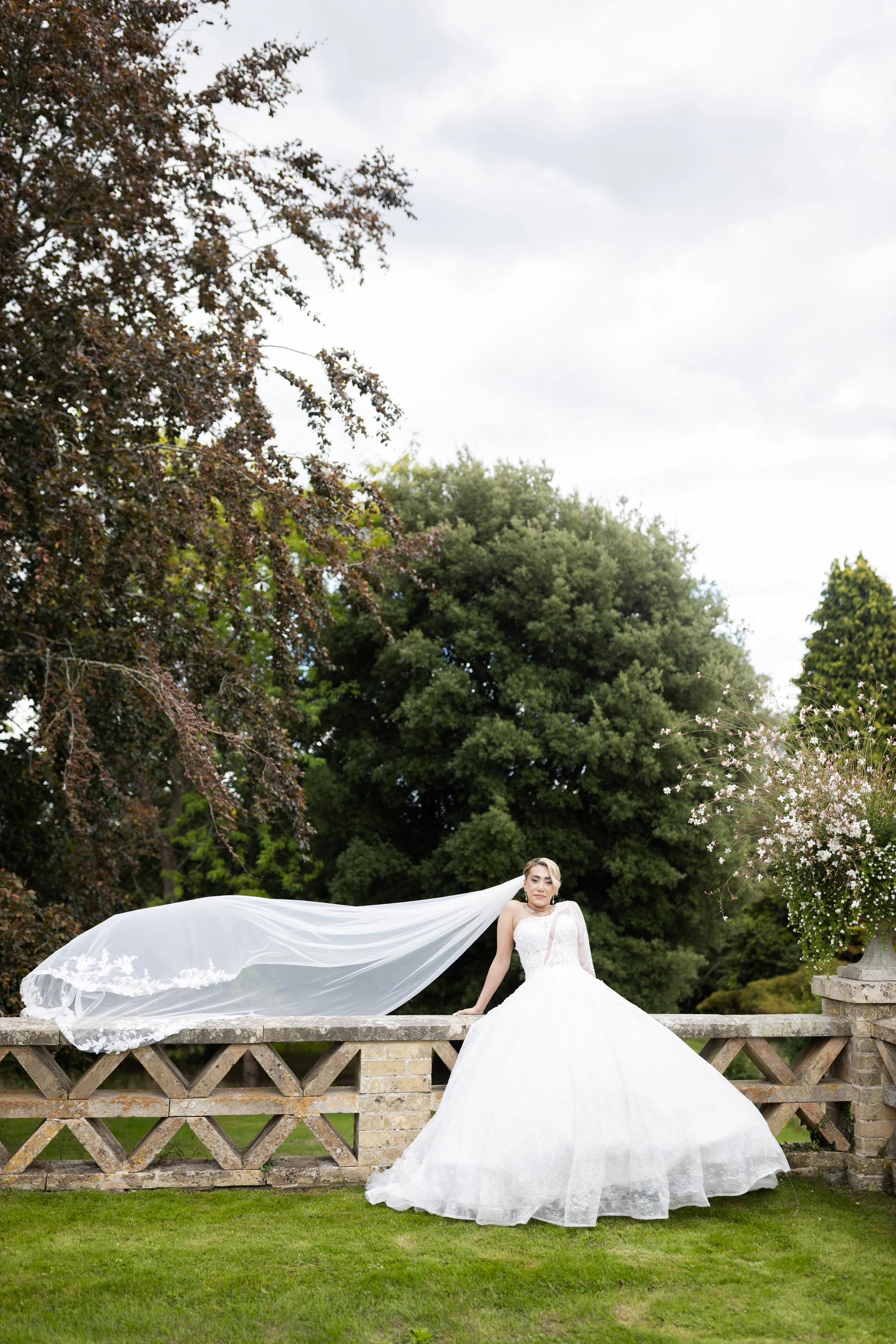 A bridal portrait in the Buxted Park gardens